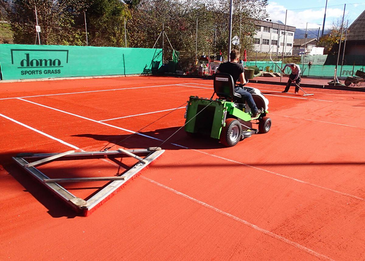 Maintenance of Domo Smashcourt - Domo® Sports Grass